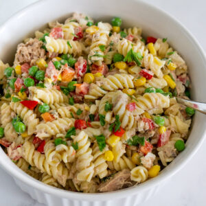 Tuna pasta salad with vegetables