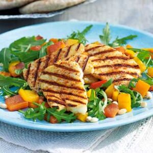 Grilled halloumi salad with vegetables